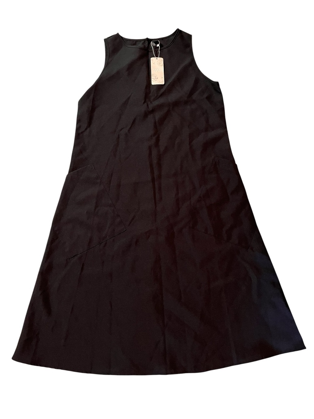 EMERY ROSE Sleeveless Black Midi Shift Dress
Large
Cute pockets
